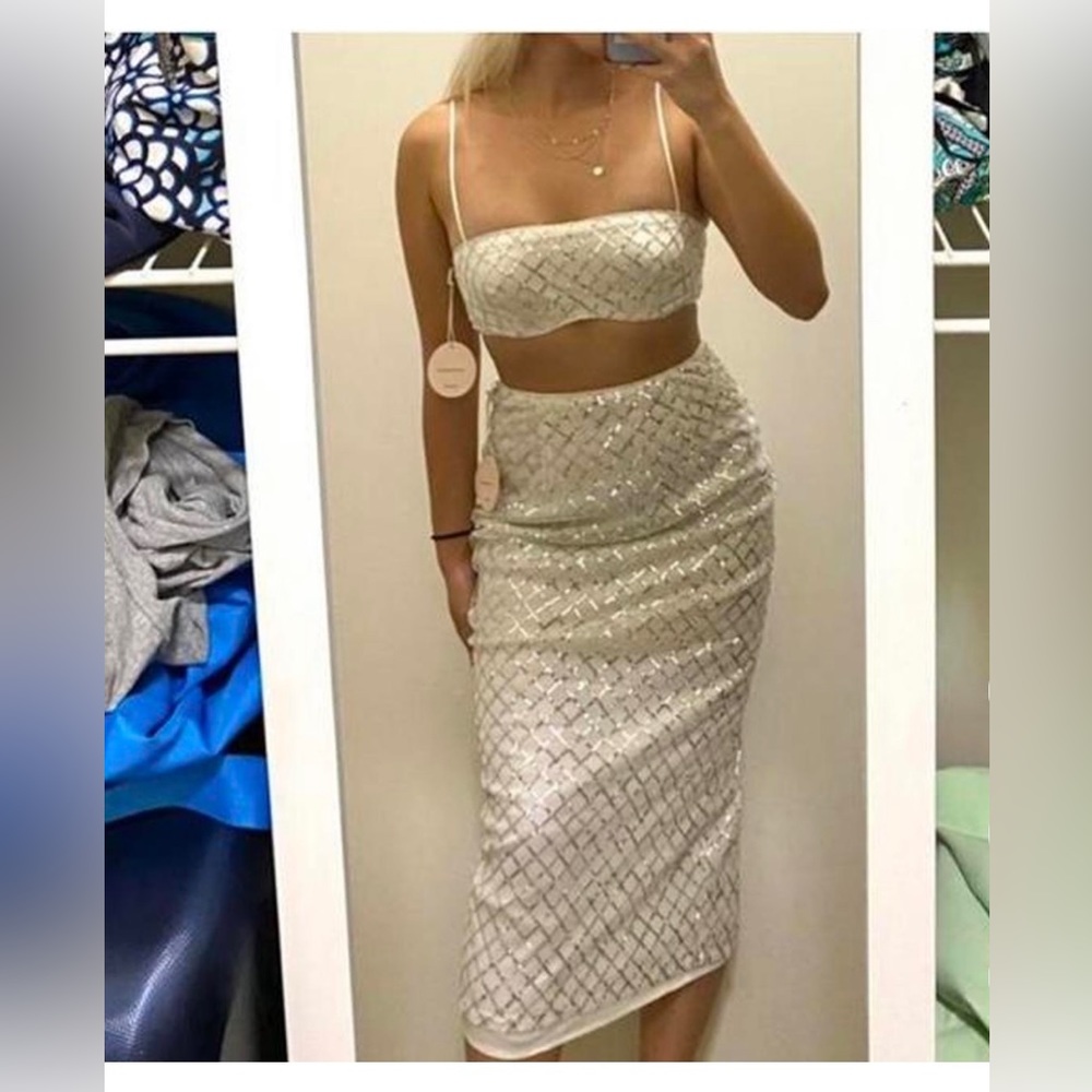🤍 Camila Coelho Picos Crop Top & Enrico Midi Skirt